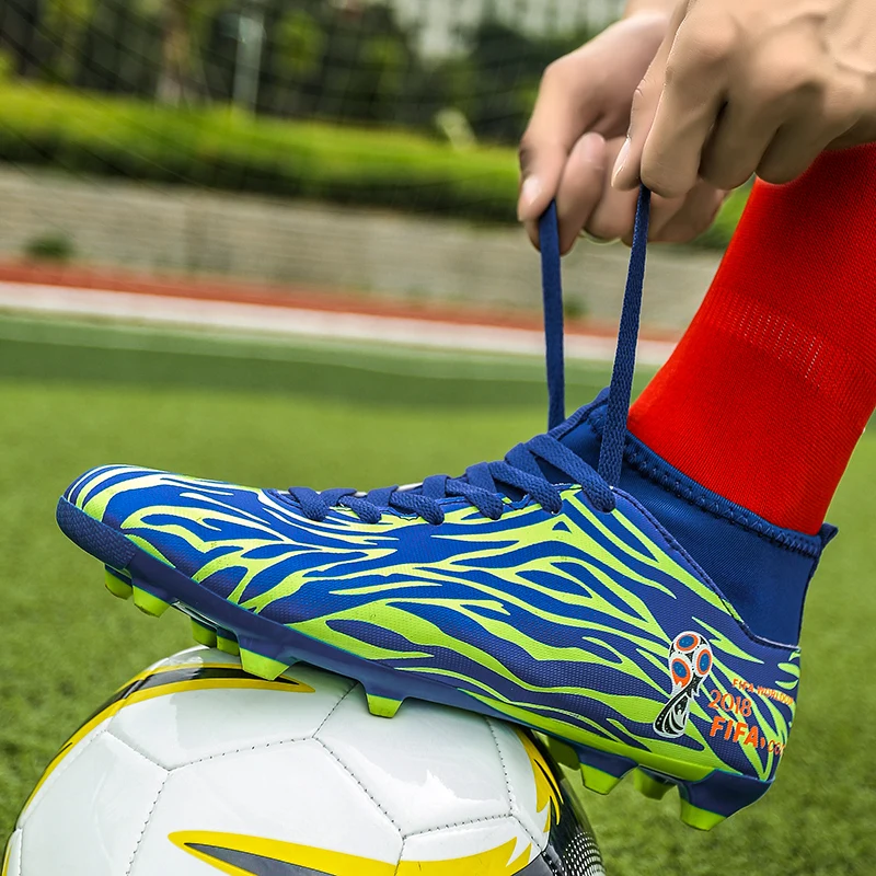 2019 Взрывные модели высокой футбольной обуви с шипами Модная и удобная футбольная