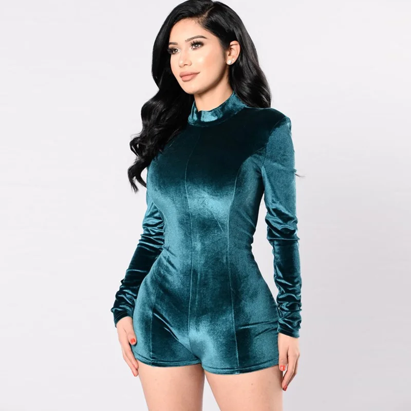 Женский бархатный комбинезон с высоким воротником и длинным рукавом на осень