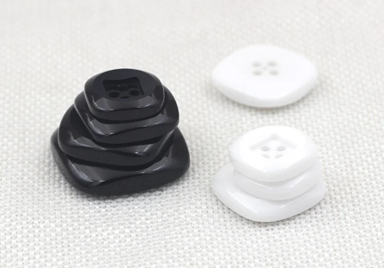 Пуговицы из смолы квадратные закругленные пуговицы для пальто черно белые