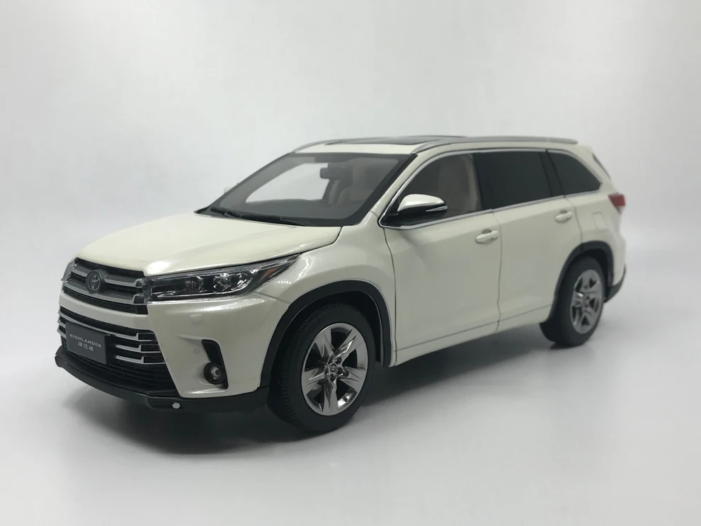 Модель Paudi 1/18 1:18 Масштаб Toyota Highlander белый литой модельный автомобиль игрушка, модель автомобиля двери открытые