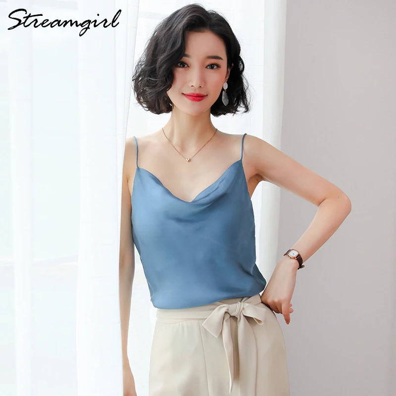 Майка женская атласная с V образным вырезом базовый топ черная майка лямкой на