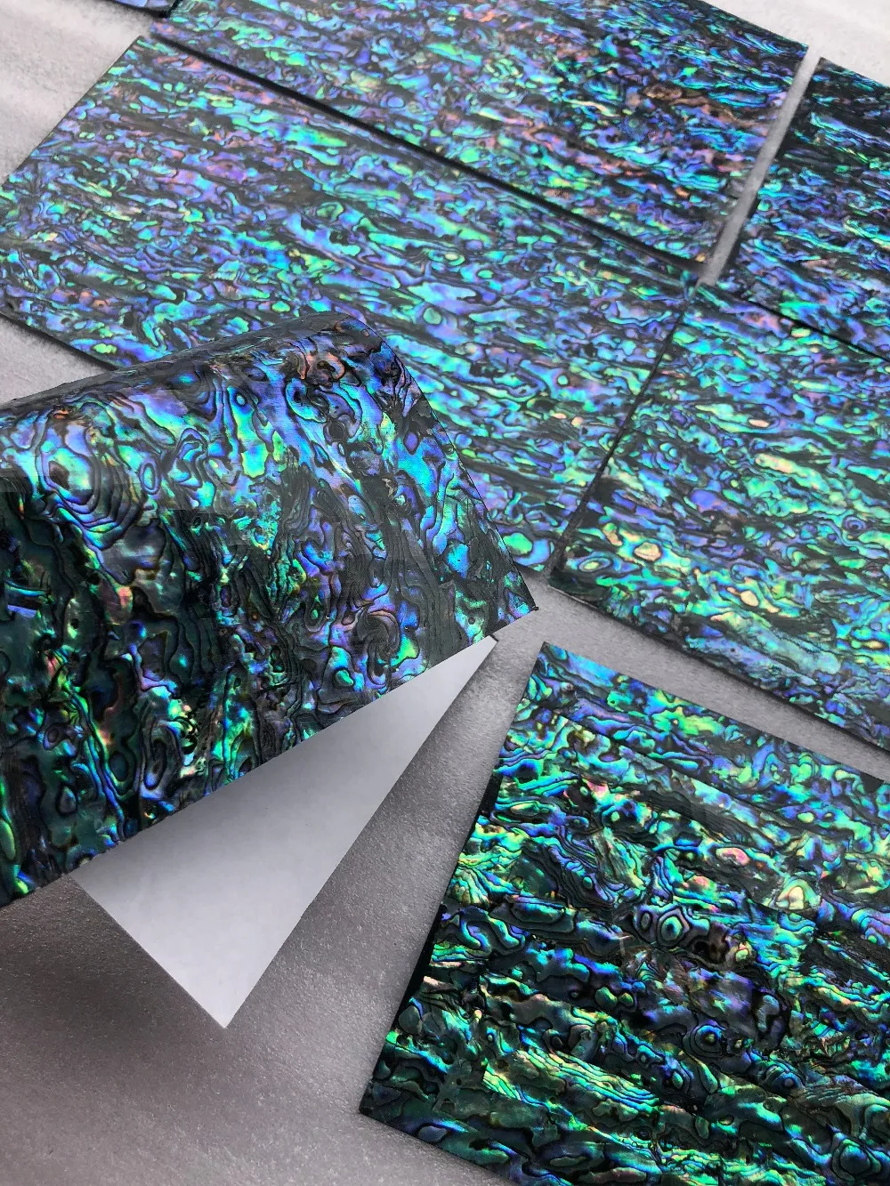 Гибкая AAA Новая Зеландия abalone paua shell перламутровый ламинированный лист оболочка шпон самоклеющиеся наклейки подложка 1 шт
