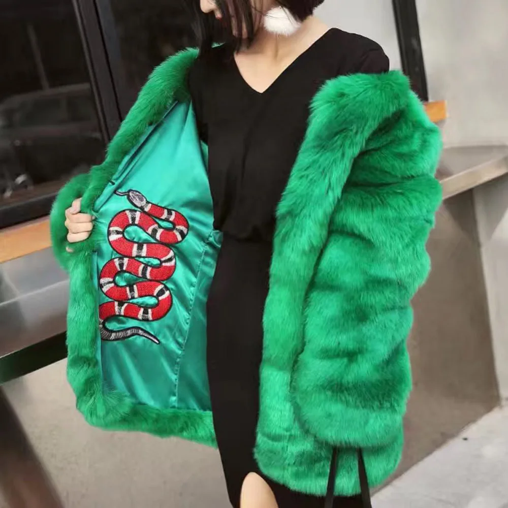 Стильная женская длинная шуба из искусственного лисьего меха с вышивкой в виде