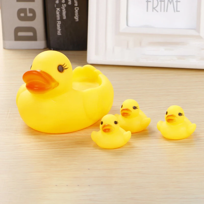 Детские игрушки для купания 1 большой уткой + 3 с уточками и милая желтая утка