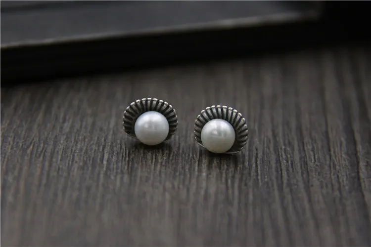 Серьги гвоздики C & R с настоящими искусственными серебряными жемчужинами для