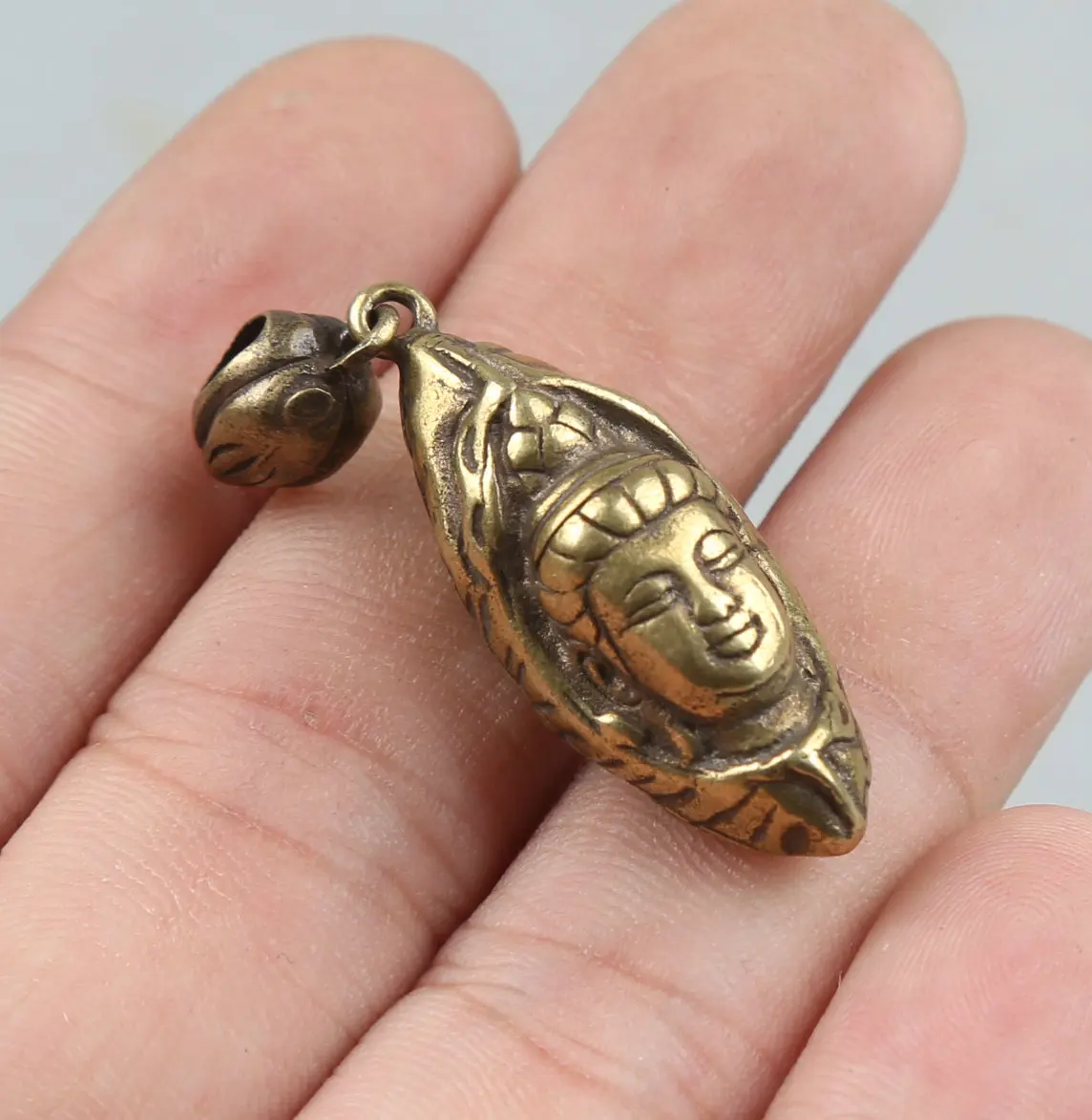 

35MM/1.4"Collect Curio Rare Chinaengshui Small Bronze Exquisite Buddhism Avalokitesvara Guanyin Kwan-yin Head Pendant Statue 19g