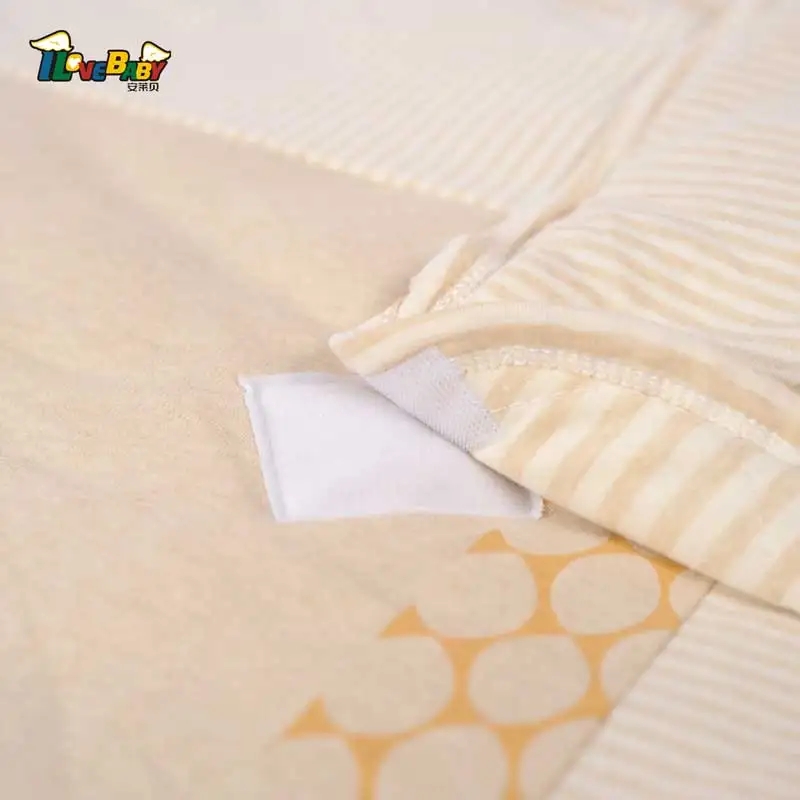 Ребенок держит чистый цветной хлопок осенью и зимой детские одеяла утолщение