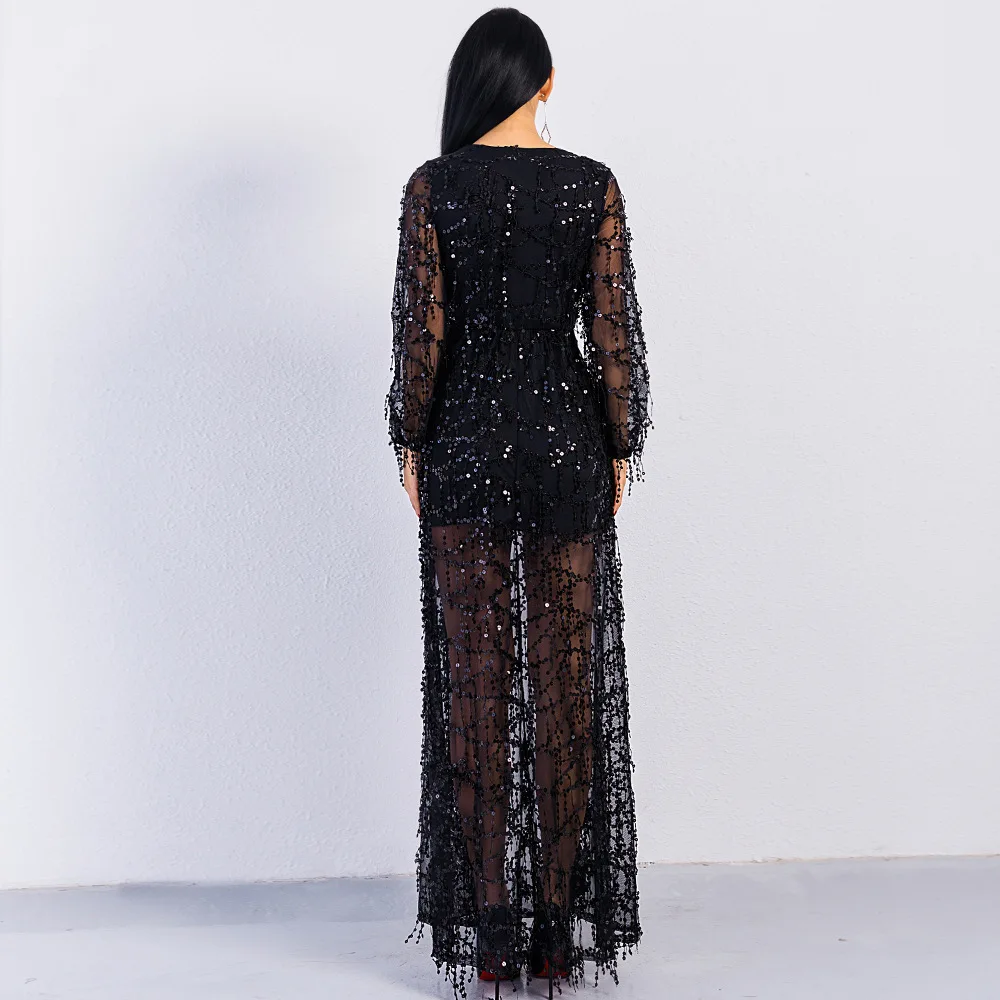 Черное платье с кисточками и длинным рукавом элегантное соблазнительное