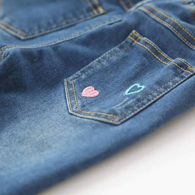 2018 весенние джинсы с вышивкой в виде сердца для девочек хлопковые малышей