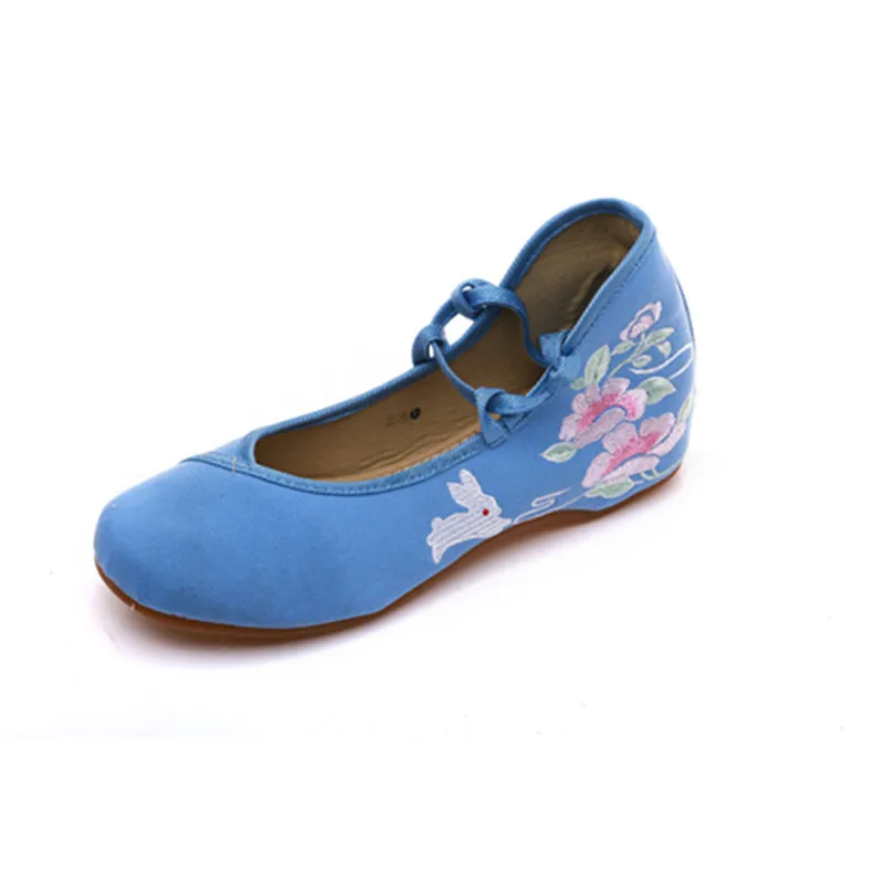 Китайские женские балетки на плоской подошве с вышитыми бабочками и кроличьими