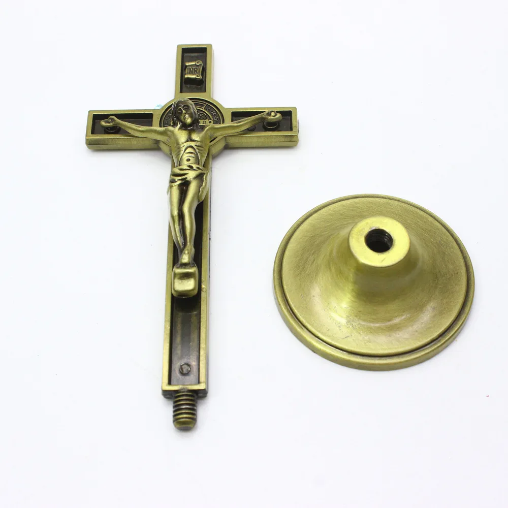Church Relics Wall Crosses Crucifix Jesus Christ On The Stand Cross Wall Crucifix Antique Home Chapel Decoration Alloy material