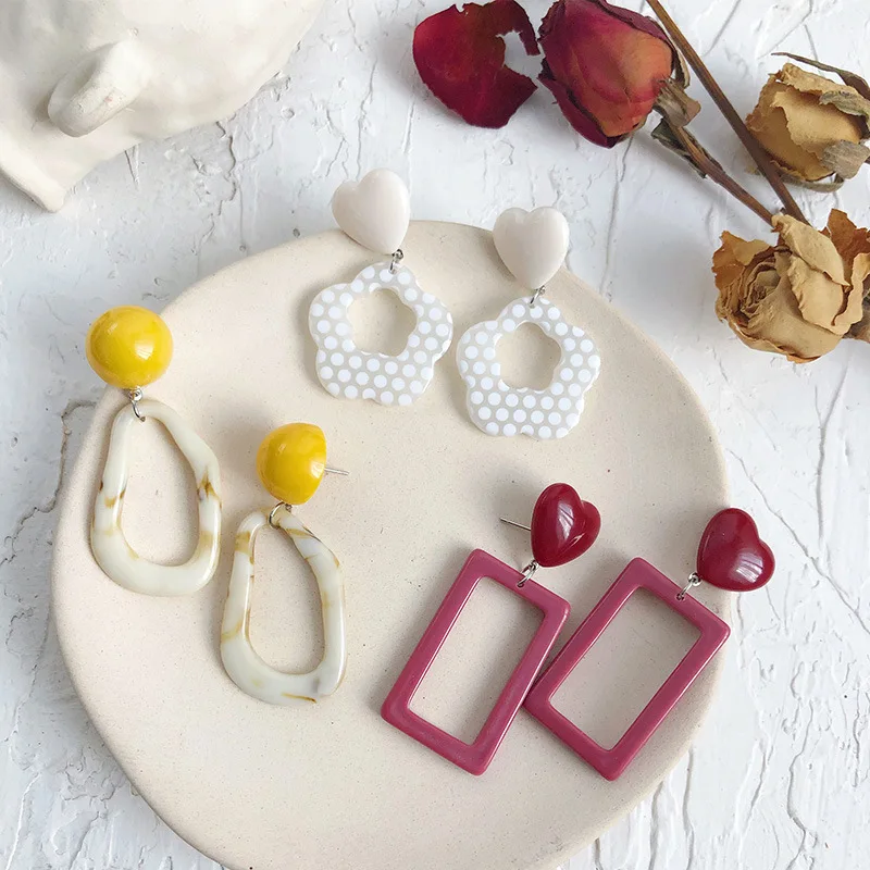 Cute Point Flowers Acrylic Drop Earrings for Women Simple Korean Irregular Heart Geometric Female Pendant Jewelry | Украшения и