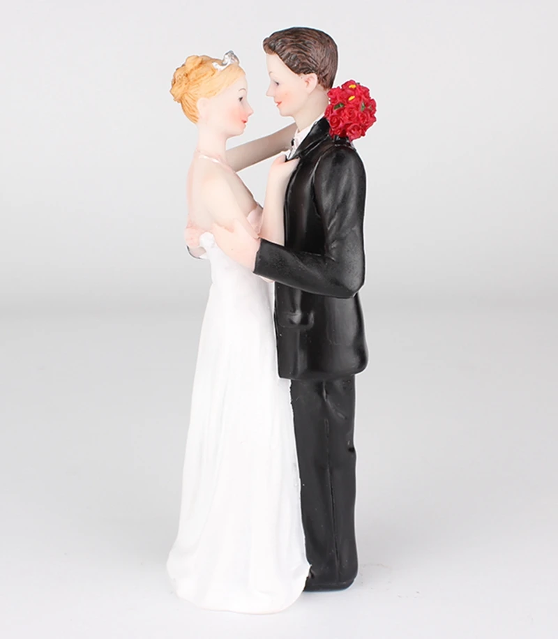 

The Bride And Groom Looking Wedding Props Cake Topper High Grade Resin Crafts Party Cake Stand Bedroom Decorations