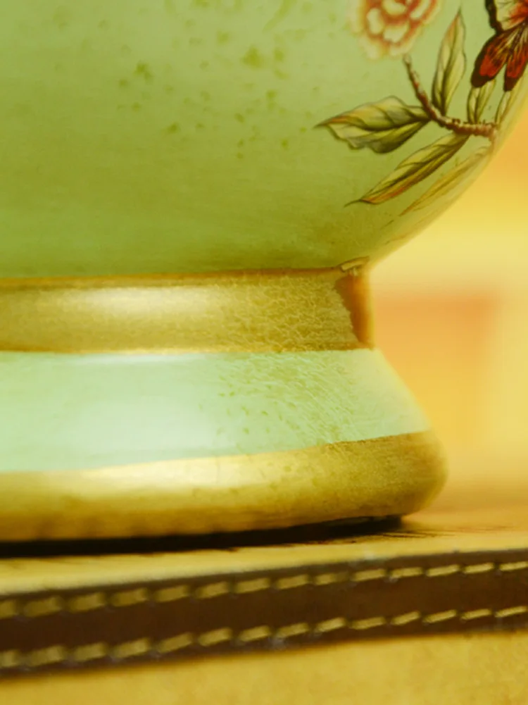 

European retro ceramic vase magpie gilt flowers into the desktop creative home decorations Decoration CBJ453G