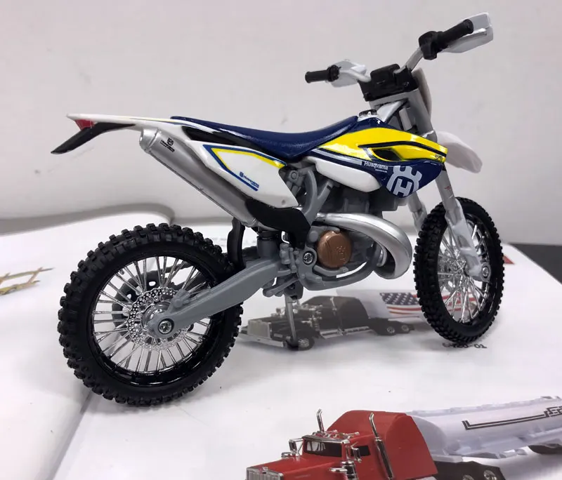 5 шт./лот MAISTO 1/12 масштаб игрушки, модели мотоциклов Италия Husqvarna FE 501 литья под давлением металлический мотоцикл модель ручной работы игрушки