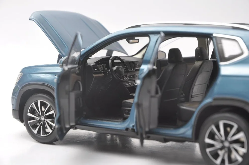 1:18 литая под давлением модель для Volkswagen VW Tharu Синий внедорожник игрушечный автомобиль миниатюрная Коллекция подарков
