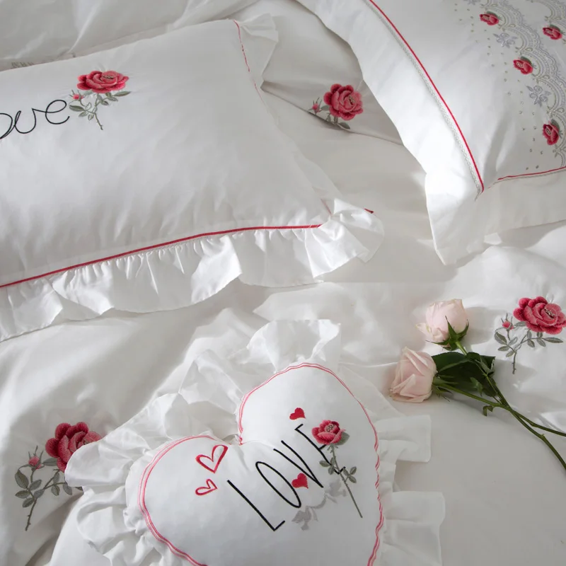 Постельный комплект с вышивкой красно-розовый пододеяльником 4/7 шт. 2018 | Дом и сад