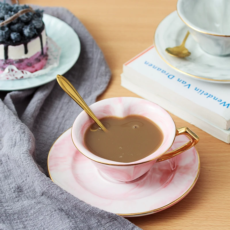Скандинавский позолоченный мраморный керамический набор чашек и тарелок для