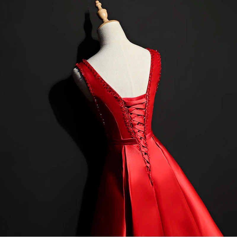 Женское атласное вечернее платье SSYFashion простое красное до пола без рукавов с V