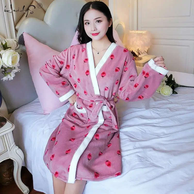 Flannel Bathrobes Women's Cartoon Lovely Thicken Warm Nightgowns Winter Bath robe Women Pajamas Bath Robe Sleepwear - Цвет: Pink strawberry
