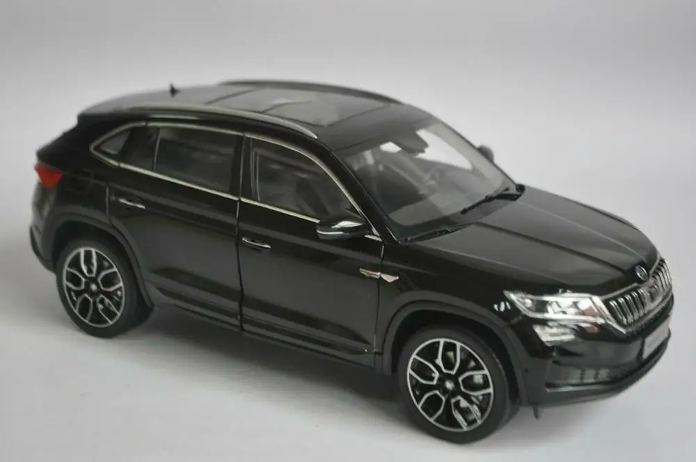 Модель литая под давлением в масштабе 1:18 для Skoda Kodiaq GT 2018 черный Внедорожник