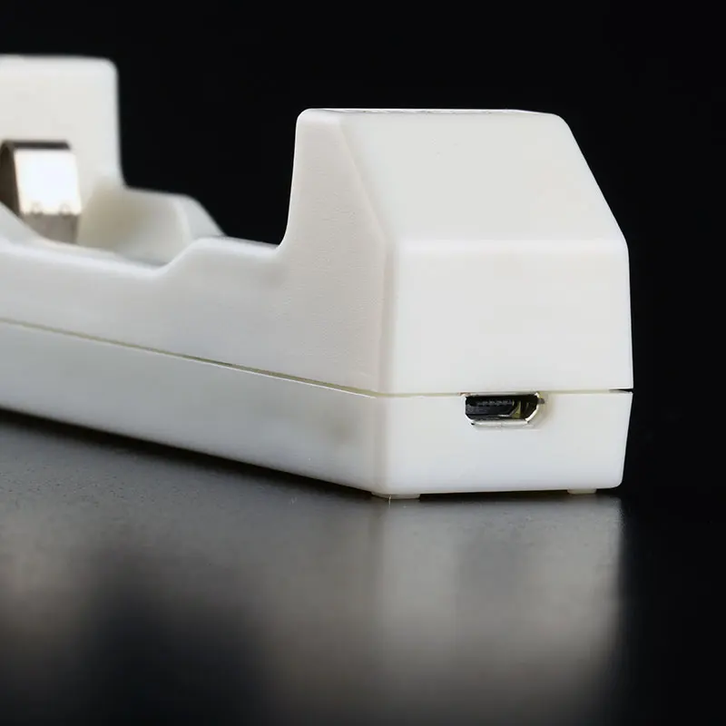 Miller ML101 V7.0 с портом micro USB подходит только для незащищенной литиевой батареи 18650