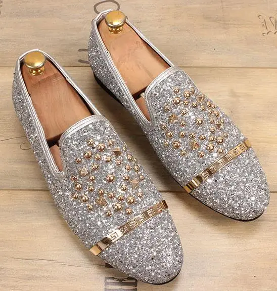 Роскошные мужские лоферы серебристого цвета стильная комфортная обувь на каждый