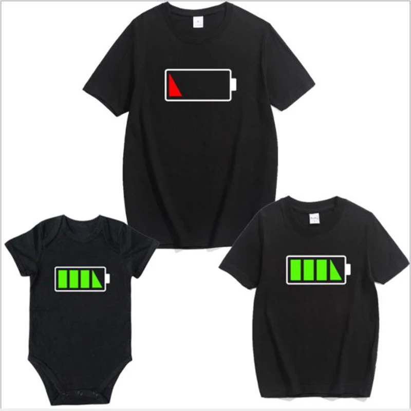 Одинаковые комплекты для мамы и папы всей семьи Одежда меня платья дочки модные