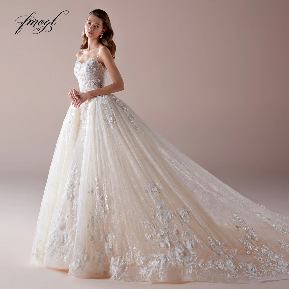 

Fmogl Sexy Backless Strapless Lace Vintage Wedding Dresses 2020 Luxury Spaghetti Straps Appliques Court Train Bridal Gowns