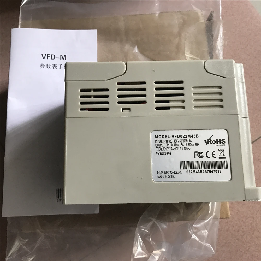 1 шт./лот Новинка 2,2 кВт VFD022M43B 3 фазы 380V до 460V Rated 5 2200 W