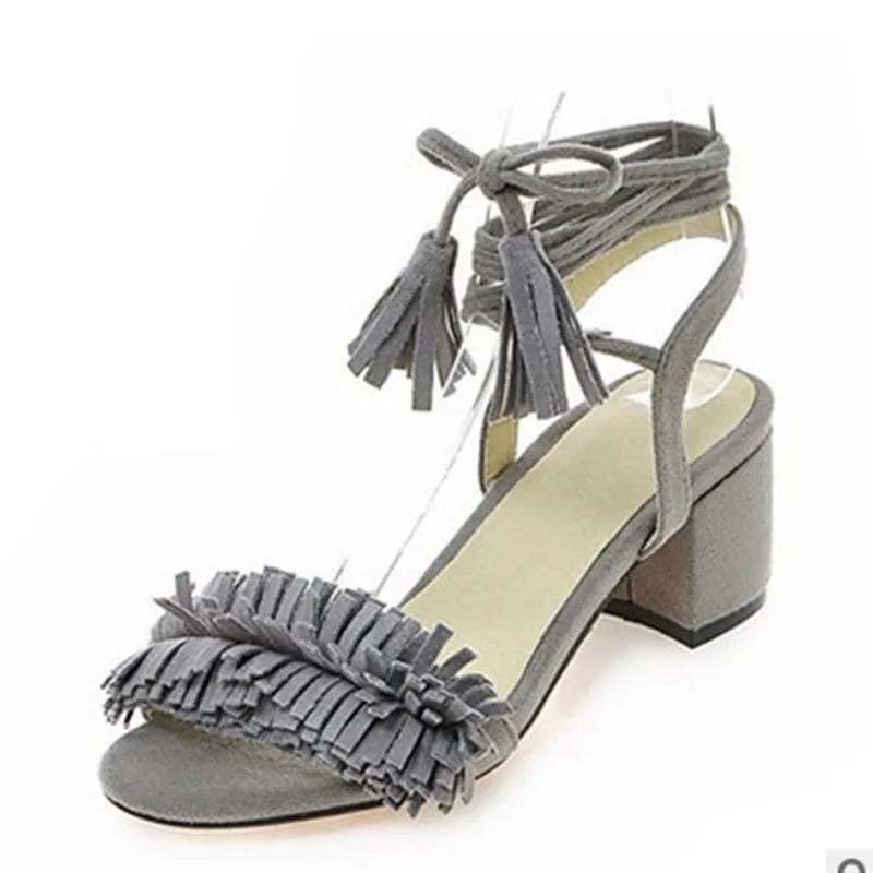 2016 г. Женские сандалии на среднем квадратном каблуке с кисточками шнуровке узлом