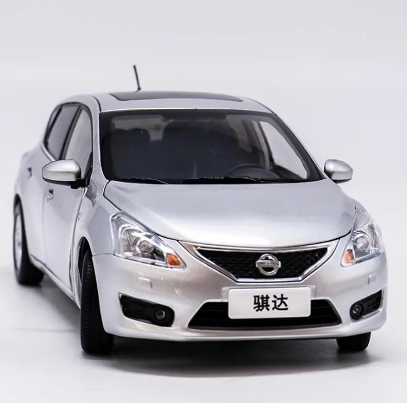 Высокое моделирование Nissan TIIDA модель автомобиля 1:18 Расширенный сплав коллекция игрушечный автомобиль, литая металлическая модель, 6 открытых дверей