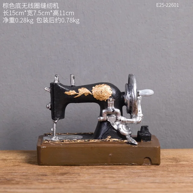Classic Vintage Resin Home Decorative Phonograph Sewing Machine Radio Camera Fan and Vintage Telephone Bar Cafe Restaurant Craft - Цвет: 11CM sewing machine