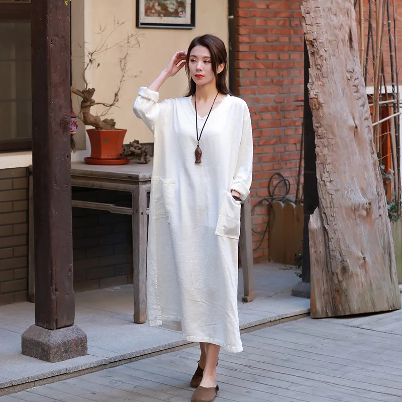 Винтажное женское платье из хлопка и льна весеннее мягкое с треугольным вырезом