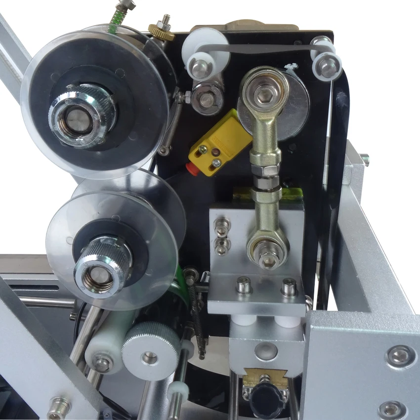 Фотоавтоматическая машина для нанесения этикеток на бутылки полуавтоматическая