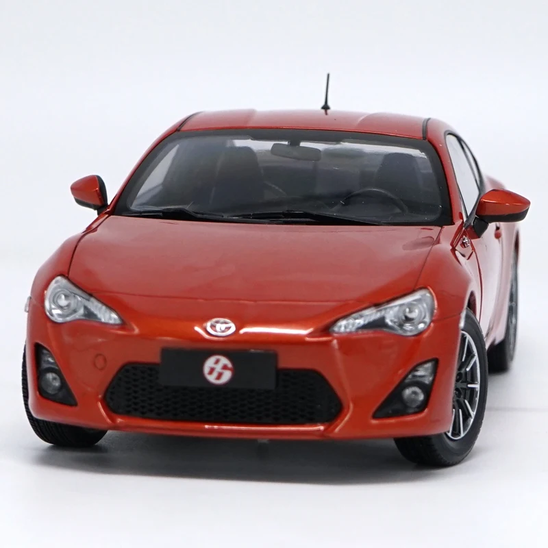 Новинка 1:18 TOYOTA GT 86 модель спортивного автомобиля из сплава красный для детей