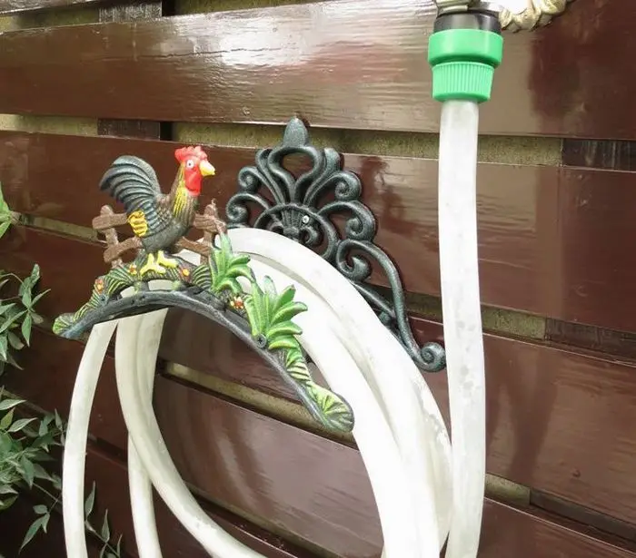 

Настенная подставка из чугуна для сада и коттеджа