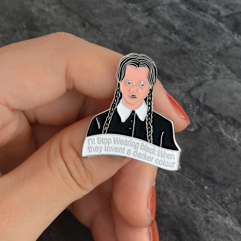 MINGQI Addams Family Inspired эмалированные Броши темного цвета в среду креативные значки