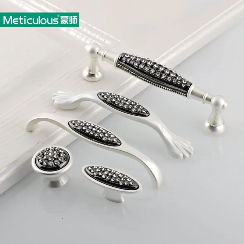 Тщательные алмазные мебельные рукоятки с кристаллами сверкающие страз Шкаф