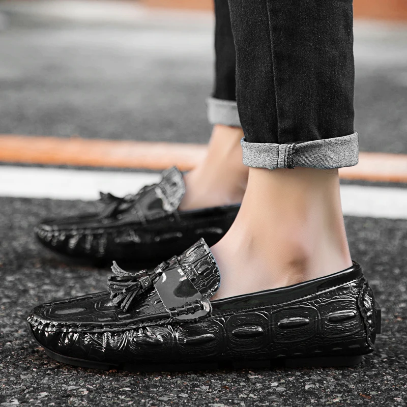 Man Casual Loafers Black White Driving Male Spring Autumn Mens Slip-On Shoes Comfortable Tassel for Men 