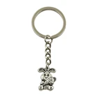 Заводская цена кролик с морковкой кулон Пасха брелок металлическая цепь серебристый цвет мужчины автомобиль подарок сувениры брелок для ключей Прямая поставка