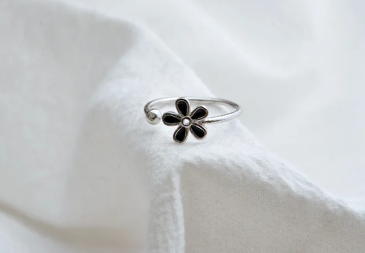 Ziris S925 Stering Серебряные кольца завод маленький цветок Черный насыщенный Смола