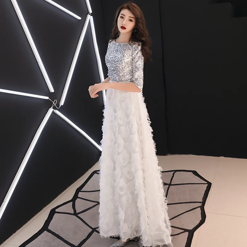 Длинное вечернее платье с блестками и круглым вырезом белое длиной до пола LYFY143