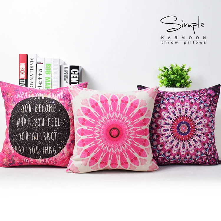 Сказочная наволочка для подушки с изображением туманности Галактики розовая