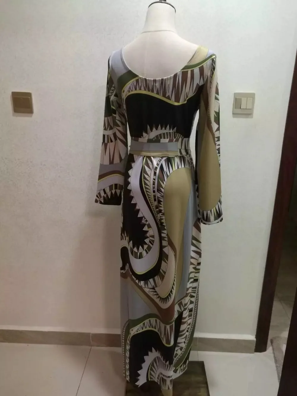 Женское винтажное трикотажное шелковое платье роскошное облегающее макси из