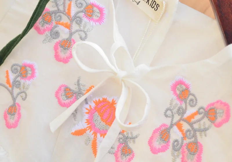 Детская одежда с вышитыми цветами для девочек 2019 платья принцессы бантом летнее