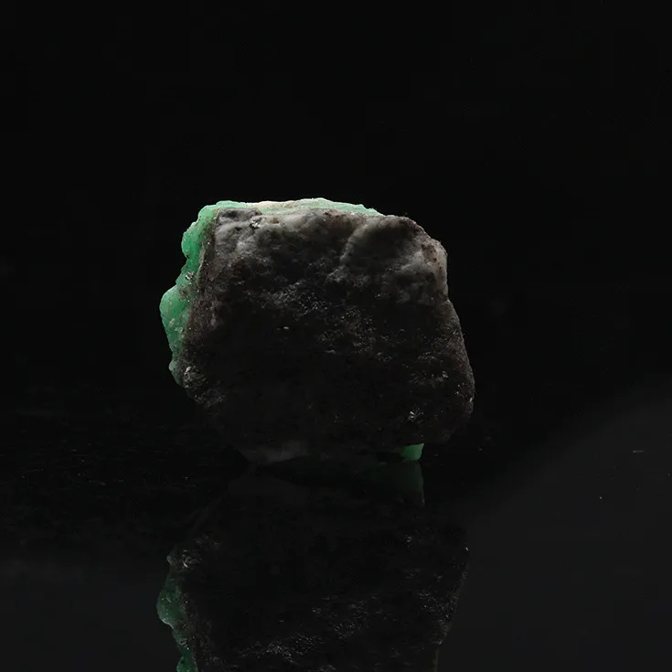 Сверхтонкие Минеральные Кристаллы изумрудные зеленые необработанные камни