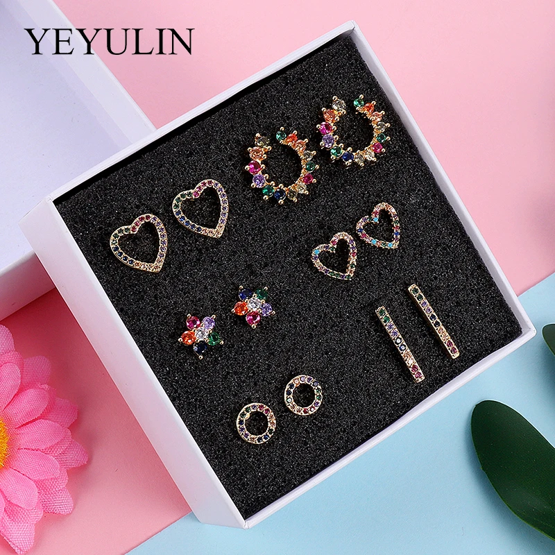 Новые круглые серьги-гвоздики с сердечком и инкрустированным цирконием