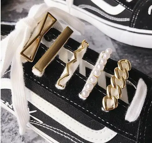 Модные металлические кроссовки различных стилей с украшением из кристаллов