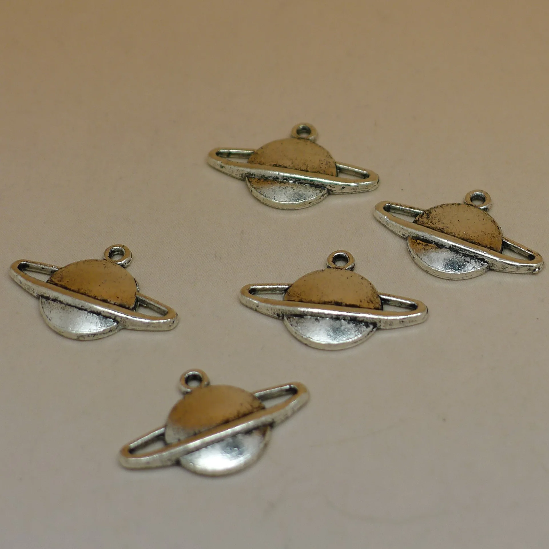 50 шт Винтажный серебряный Сатурн Подвески кулон для самостоятельного